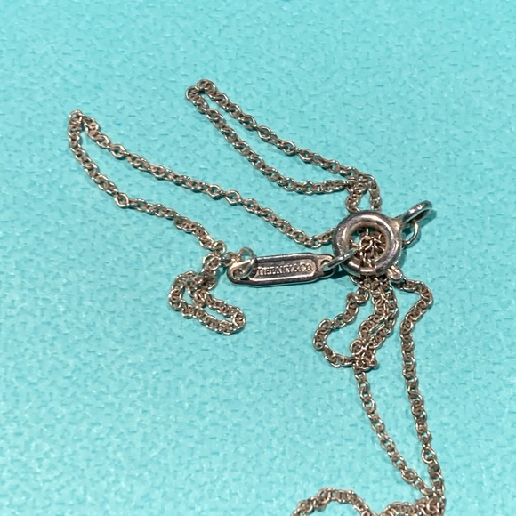 ⭐️HP⭐️EUC Tiffany & Co pink enamel & 925 silver 🧁 charm on 18” T & Co 925 chain - Picture 3 of 6